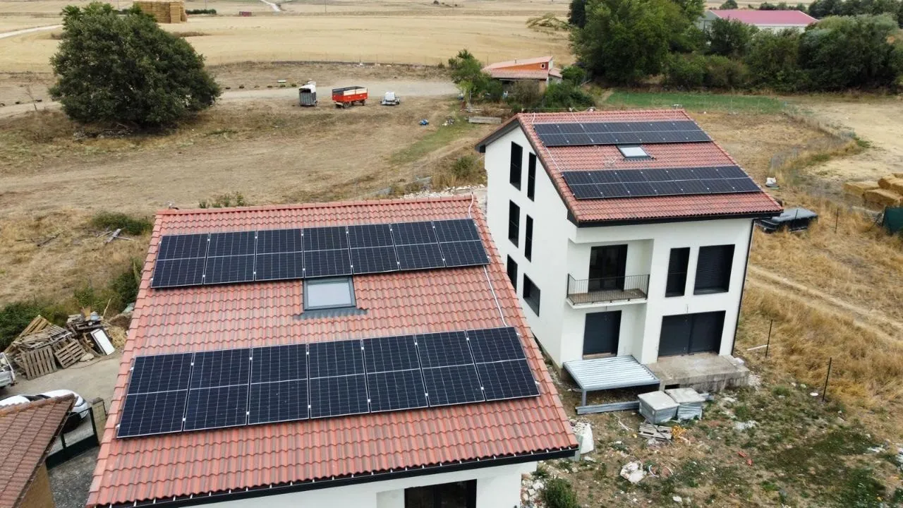 Instalación de placas solares para autoconsumo en vivienda