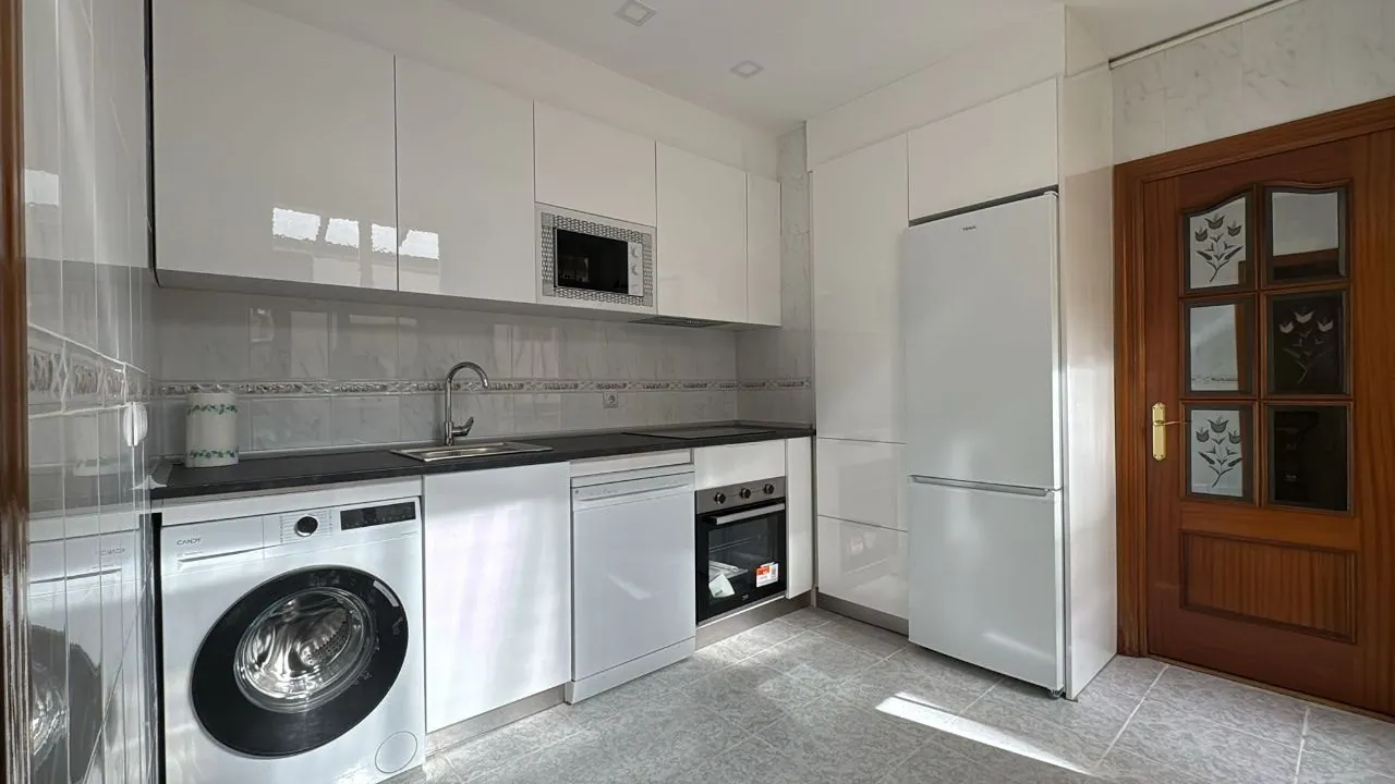 Reforma de baño con mueble y bañera